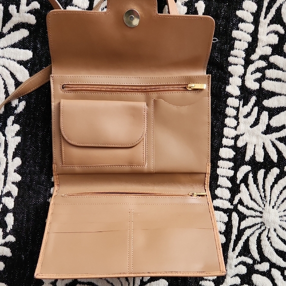 Longchamp Tan Leather Crossbody with Gold-Tone Clasp - Picture 5 of 5